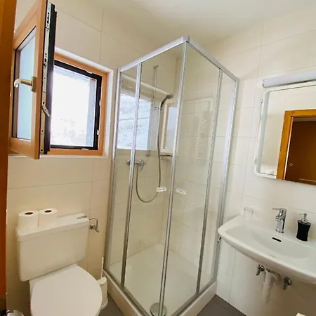 Qi-lin Restaurant 酒店