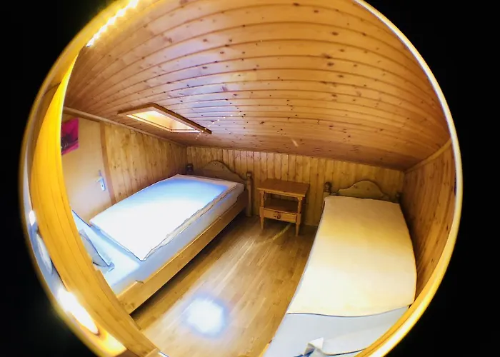 Qi-lin Restaurant Hotel *